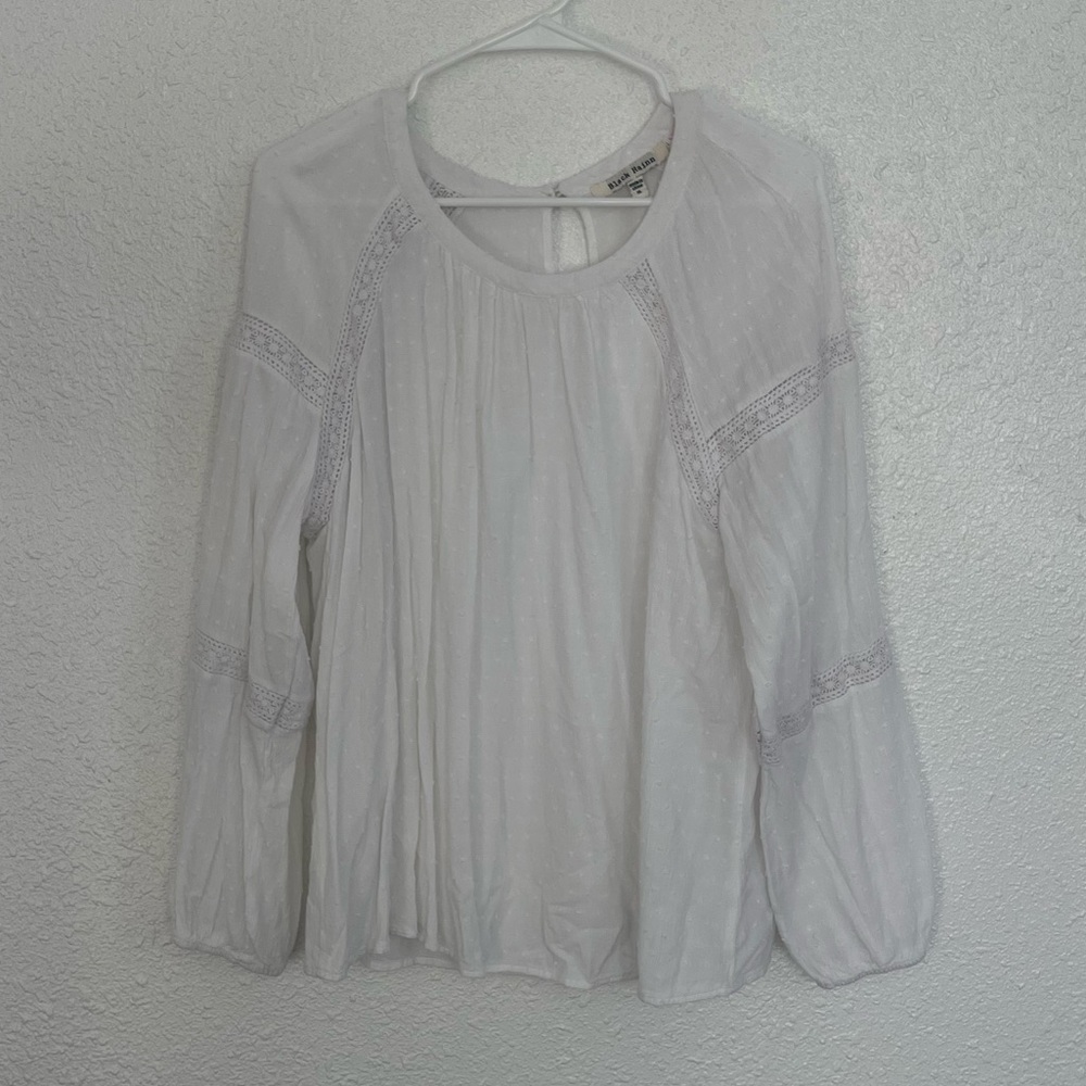 Black Rainn white puff sleeve blouse